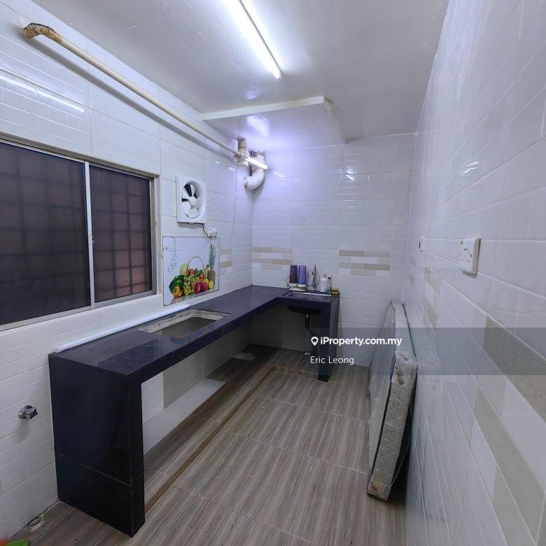 Ground Floor Flat at Puchong Hartamas for Rent