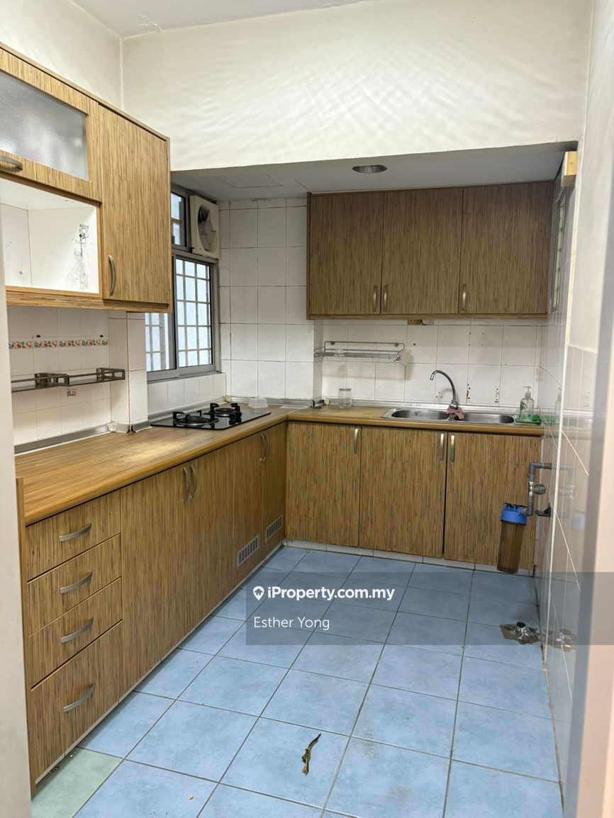 Low floor unit is vacant available for sale now !
