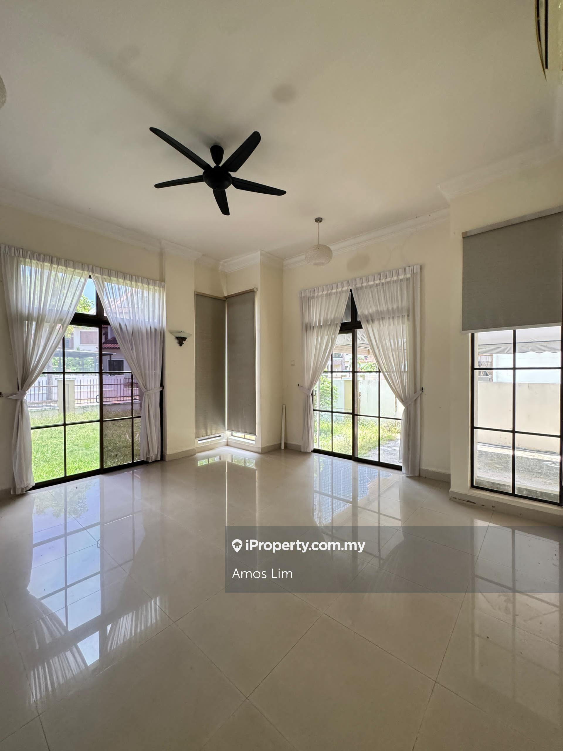 3 Storey Bungalow in D'Residence near Queensbay mall 