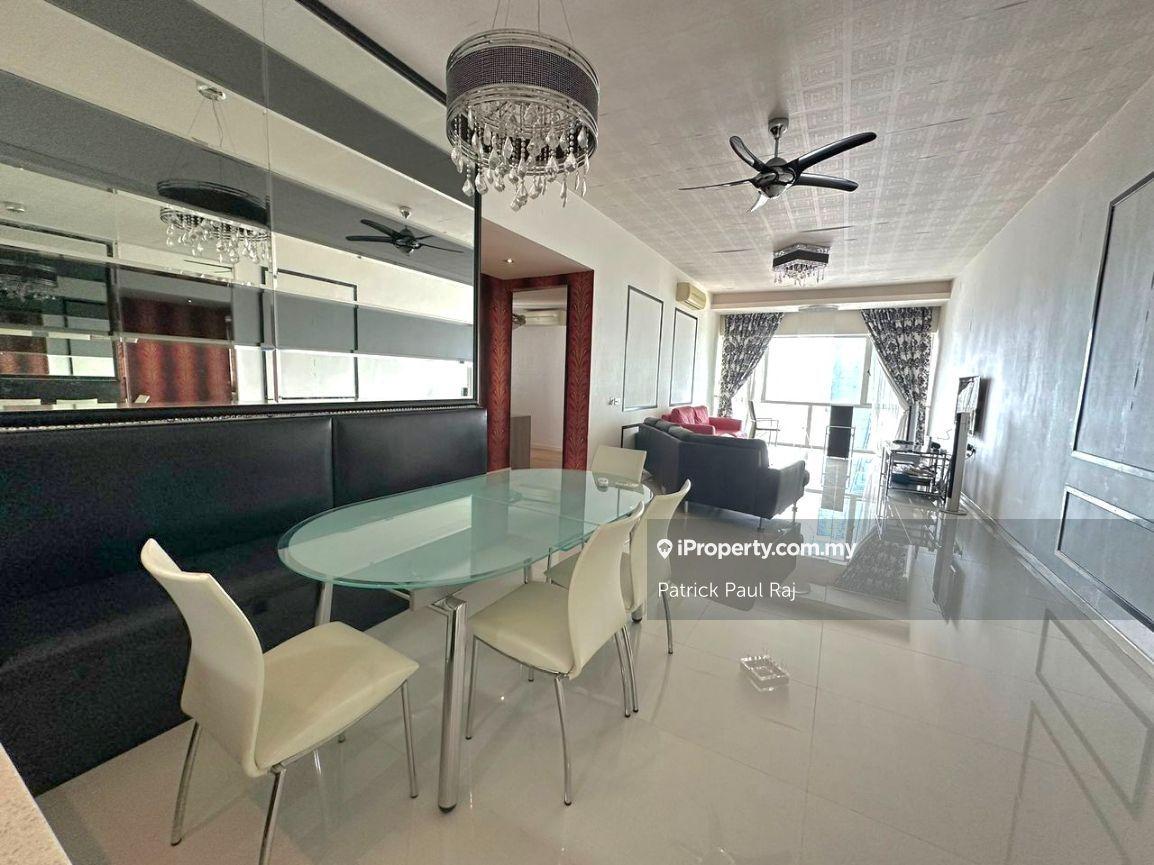 Priced to sell, well maintained unit. View to appreciate