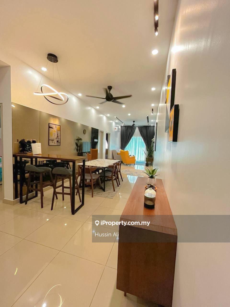 Renovated, Ground Floor Townhouse Casa Bluebell, Cybersouth Dengkil