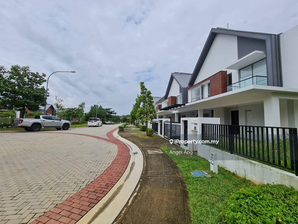 Terrace house for Sale