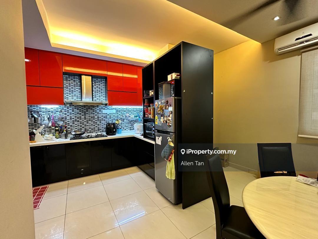 Zenith Residences Condo, 1173sf, Renovated, 1cp, Kelana Jaya, LRT, PJ