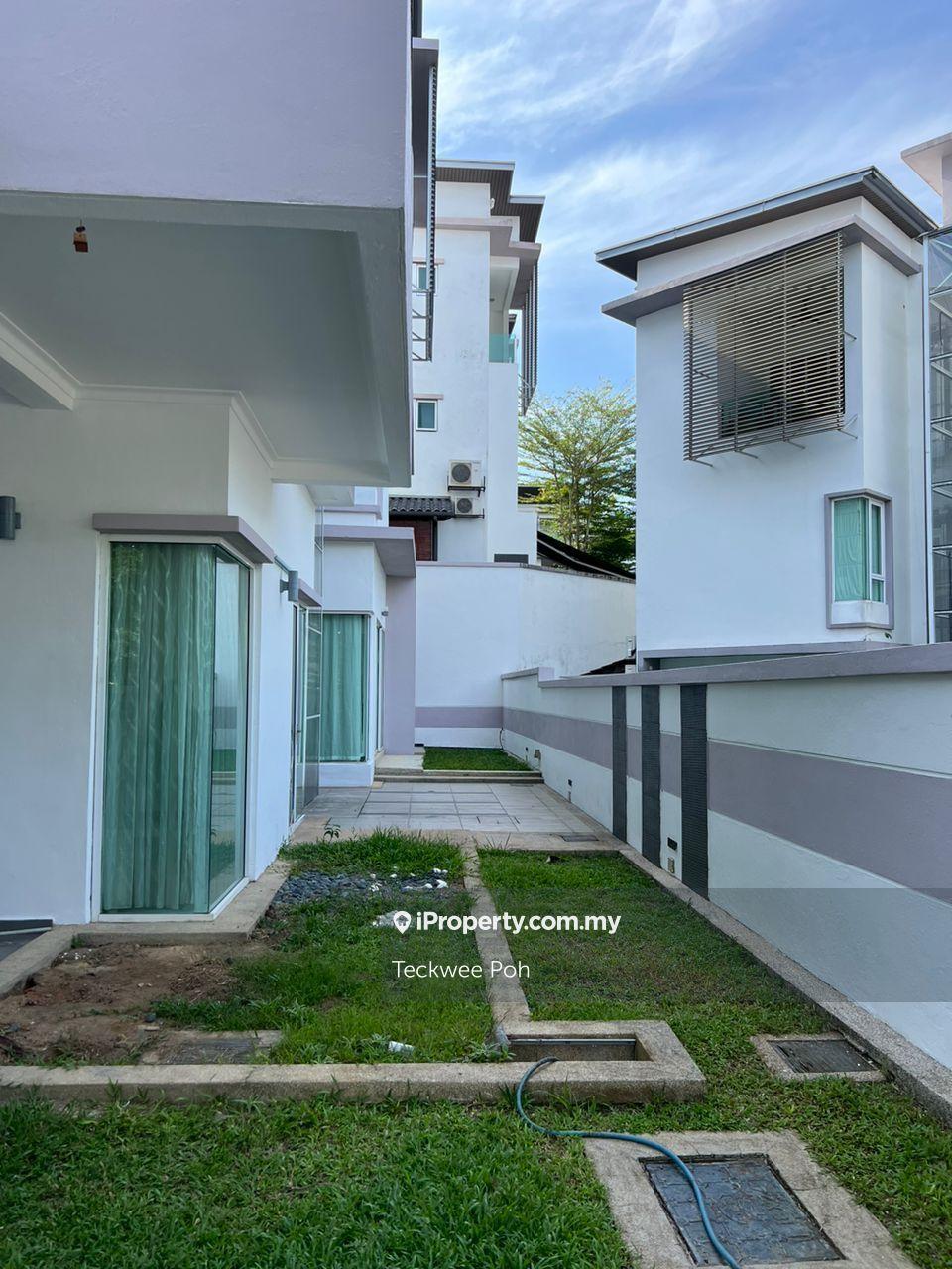 Few unit looking for sale semi d bungalow ready viewing ready unit
