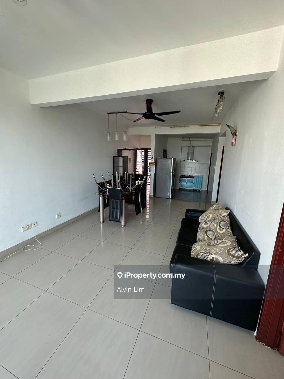 Suriamas Suites/ Near Ciq/ 3bed 2bath/ Good Condition/ Cheapest