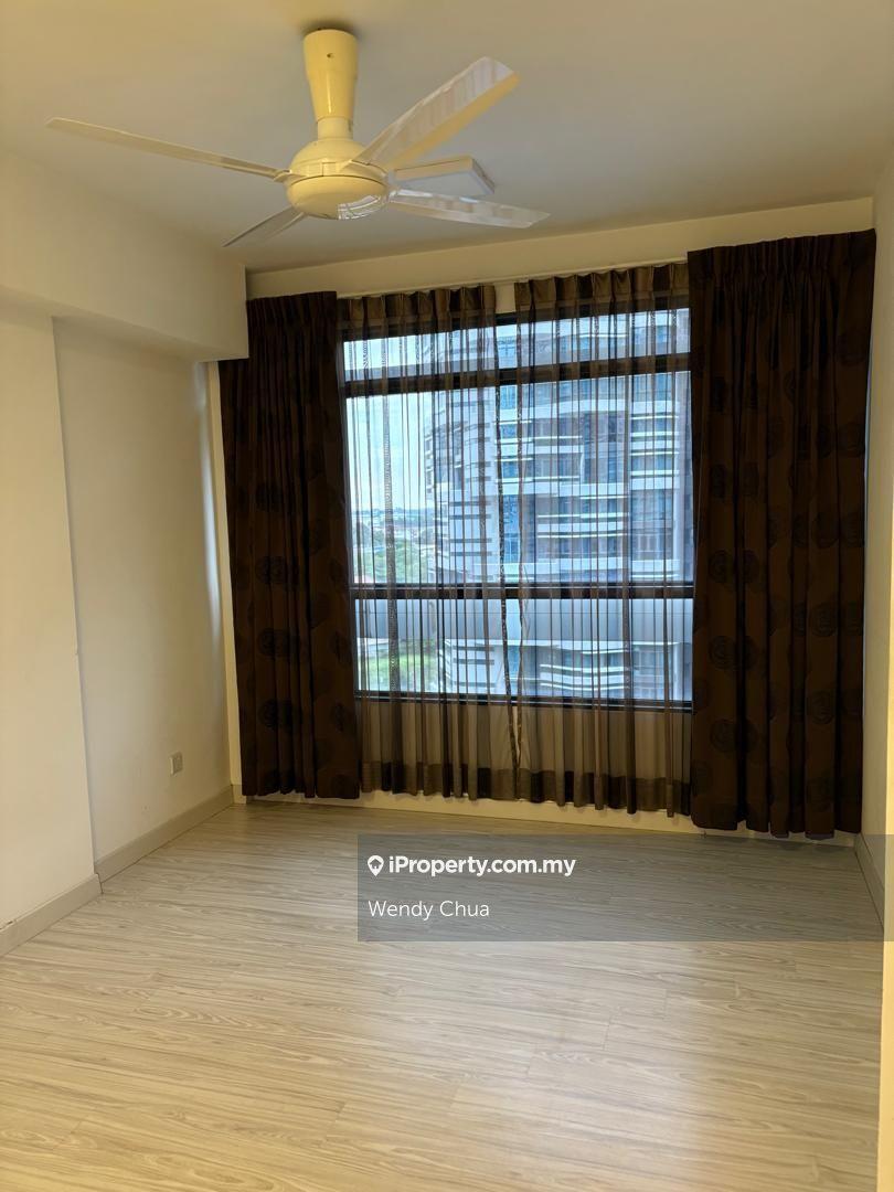 Aragreens Residences @ Ara Damansara, partial furnished unit for rent