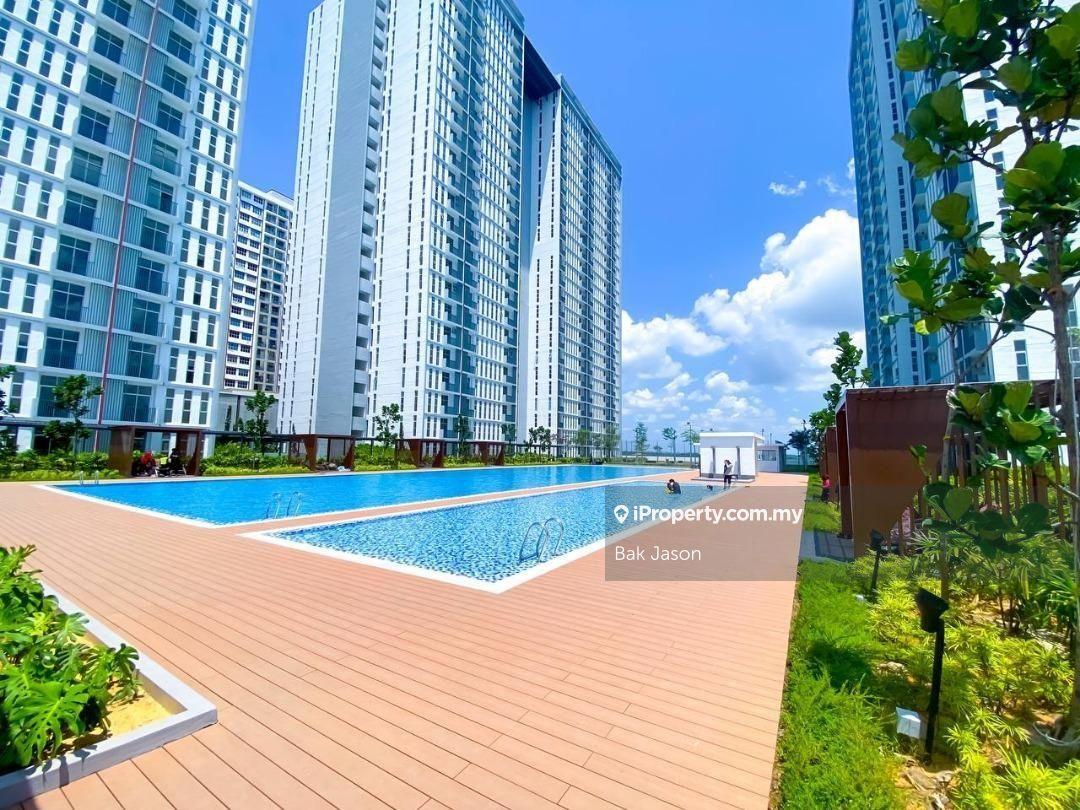 Lakefront Home Residence below market price