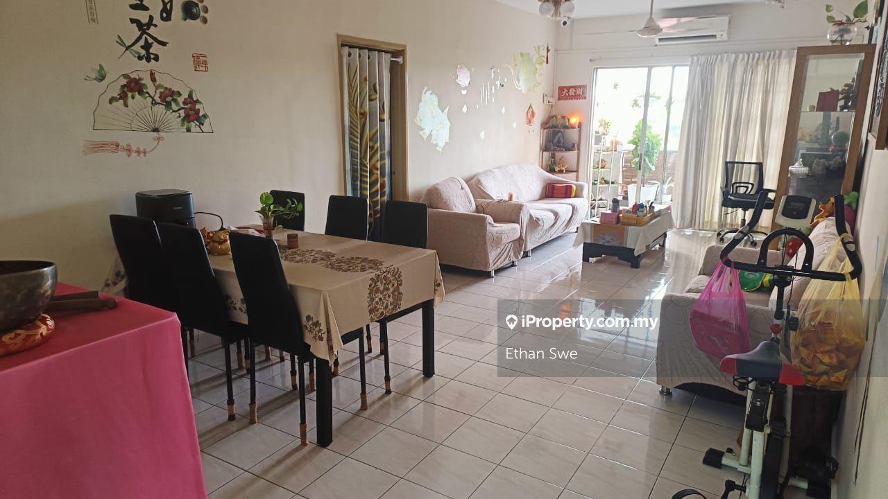 Mid Floor/Unblocked View/Full Furnished/Non Bumi/Well kept Best deal