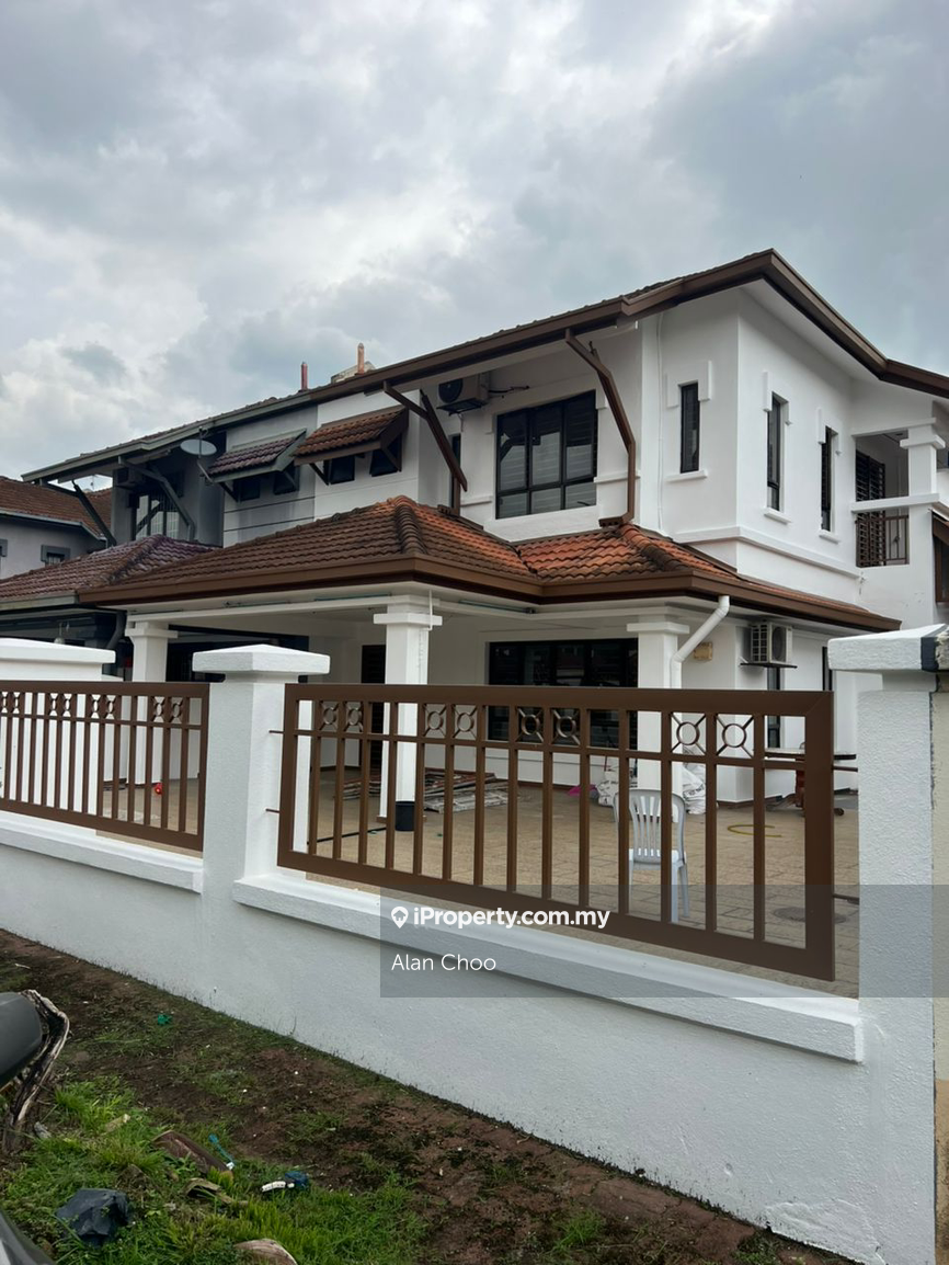 Well kept 2 Storey Semi-D