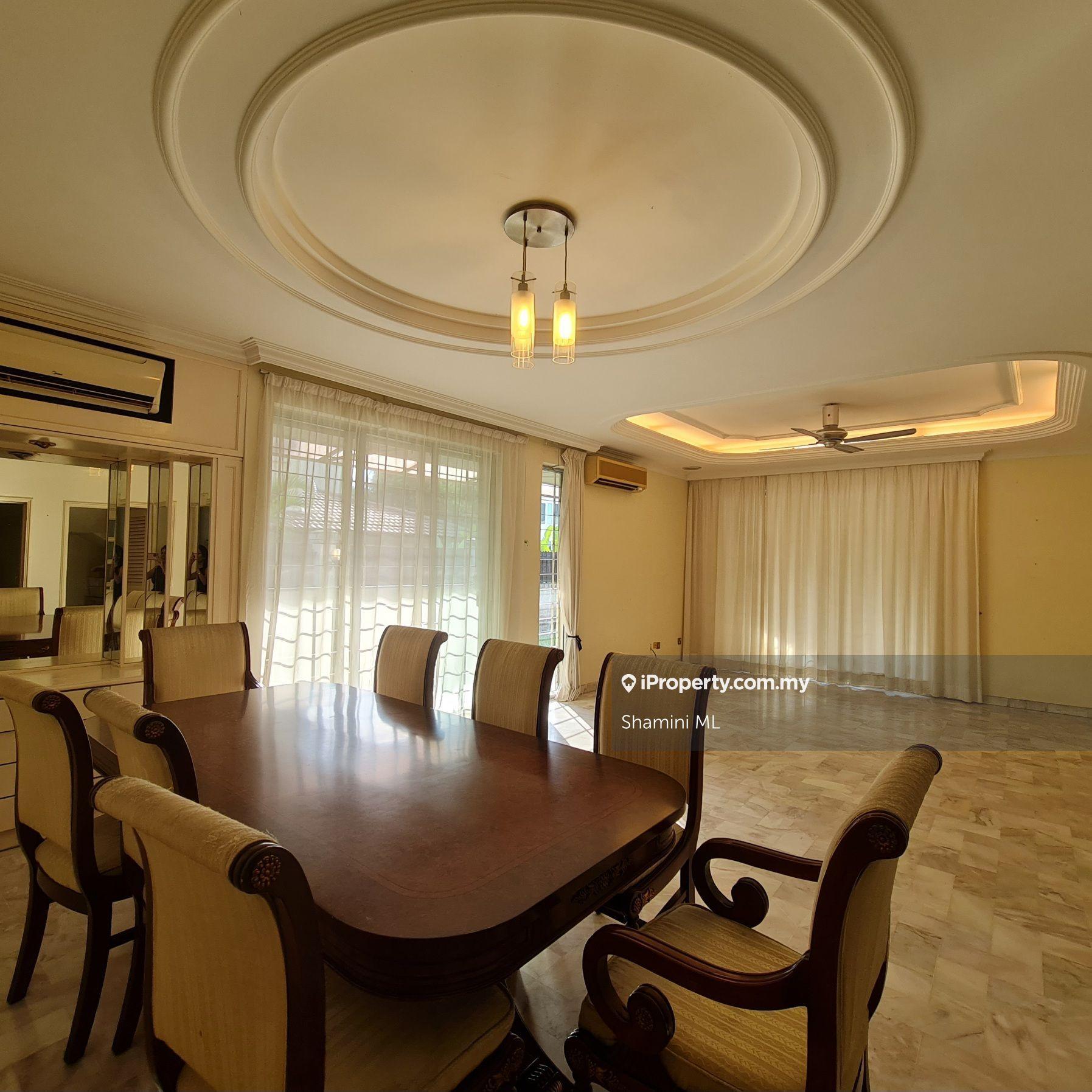 Renovated semi-d with large land area