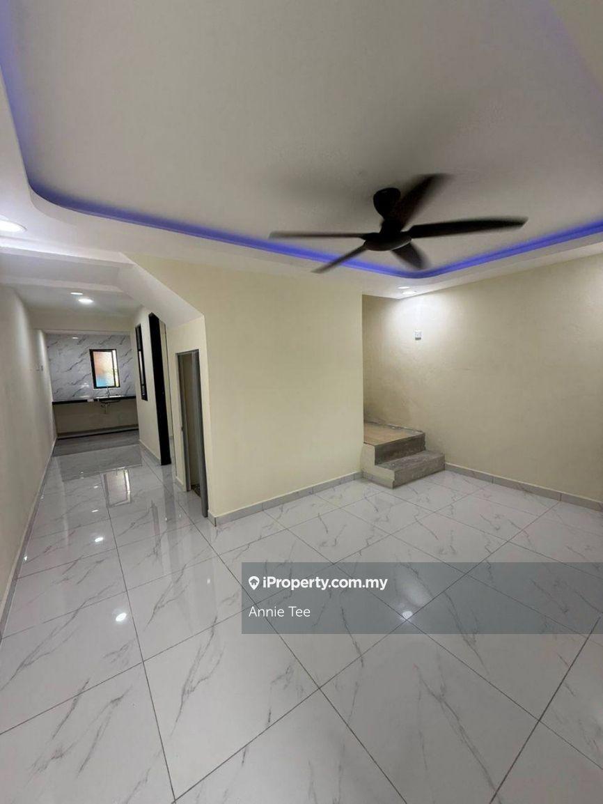Megah Ria/ 2 Storey Low Cost/ Intermediate Lot/ Fully Renovated 