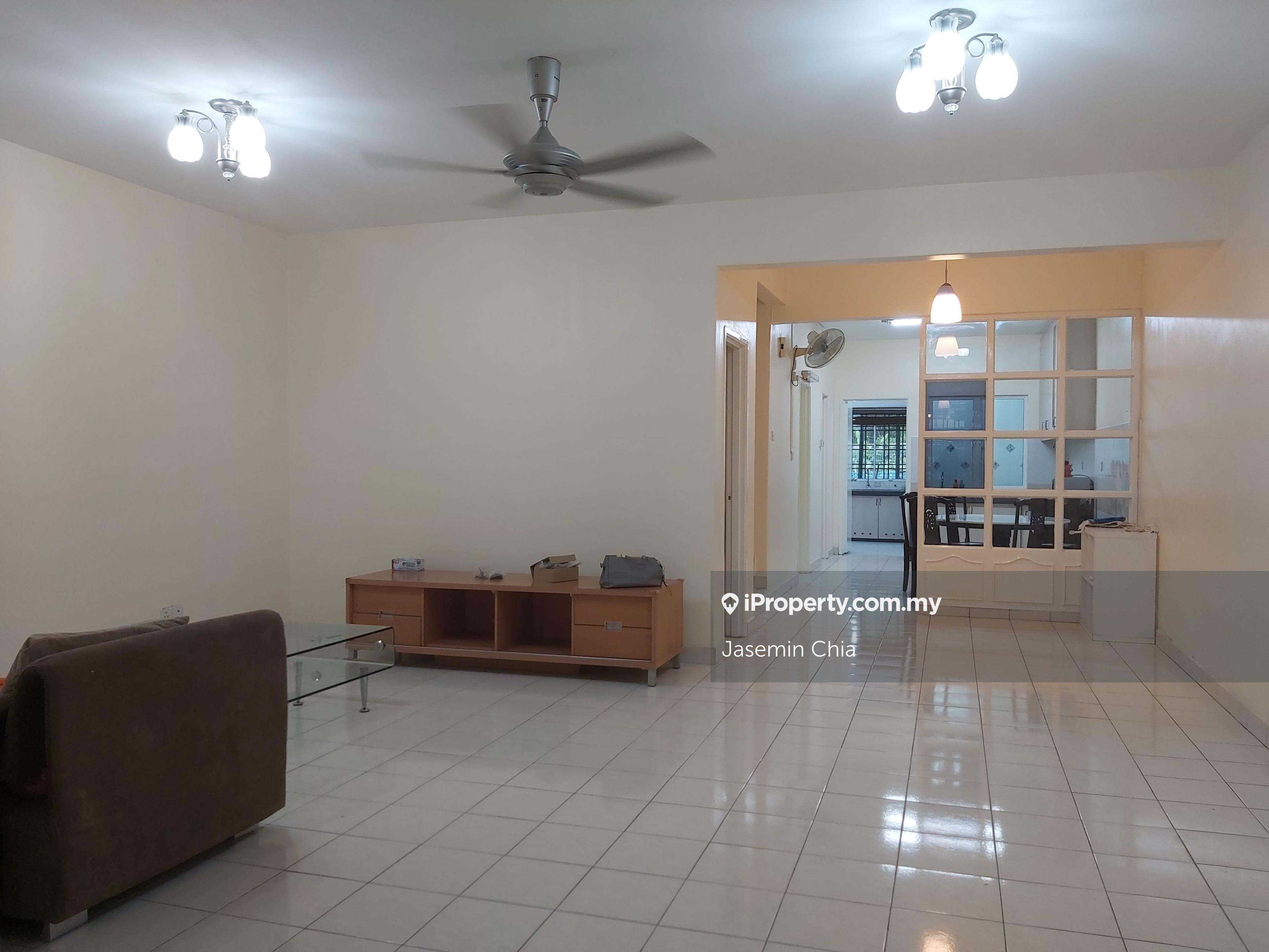 Freehold guarded 2sty terrace house 