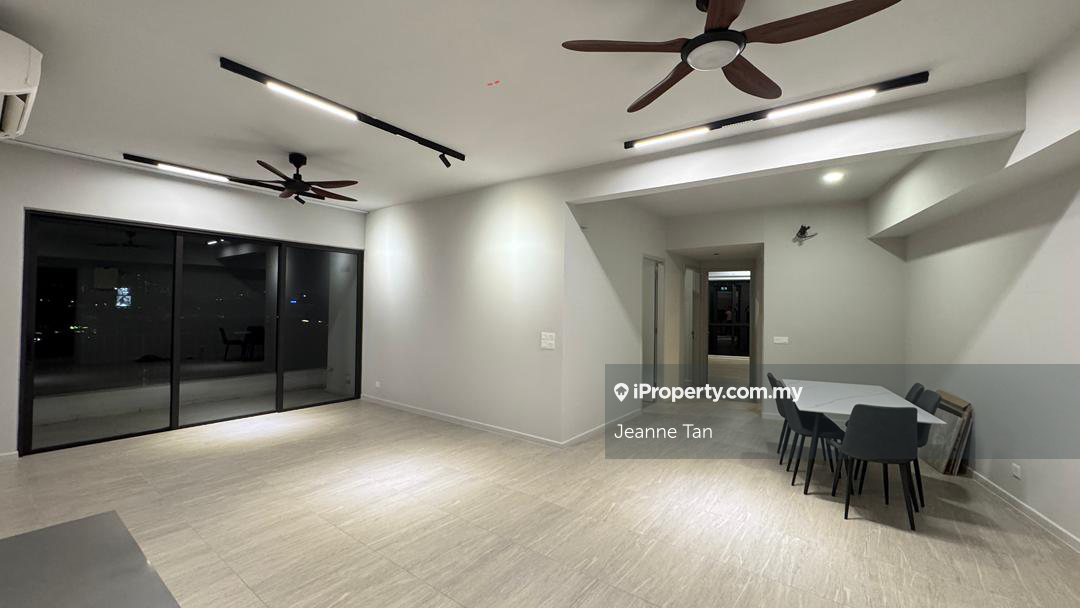 3-bedroom unit behind centre point for rental 