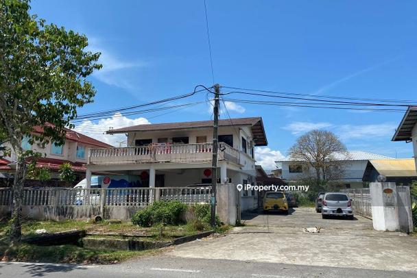 Metro Park, Kuching Intermediate Bungalow 4 bedrooms for sale 