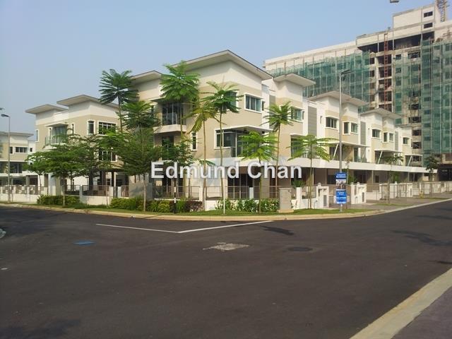 3-storey Terraced House for Sale in Amanria Residence, Batu 14, Puchong, Puchong by Edmund Chan - iProperty.com.my
