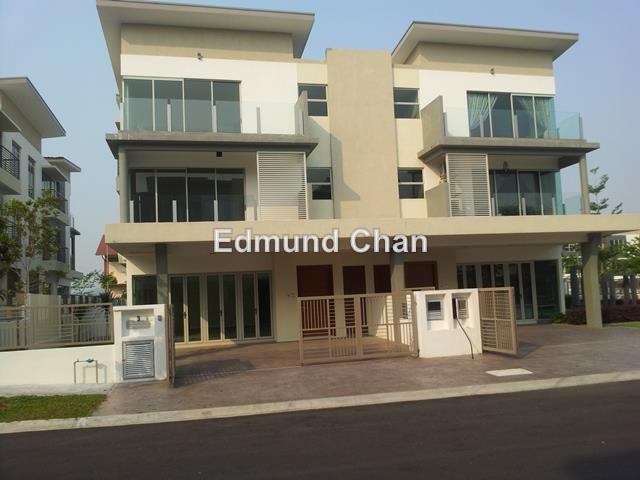 3-storey Terraced House for Sale in Amanria Residence, Batu 14, Puchong, Puchong by Edmund Chan - iProperty.com.my
