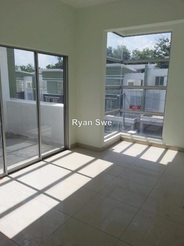 Rumah Teres 3-Tingkat untuk Dijual di Taman Seri Putra 3, Sungai Buloh oleh Ryan Swe - iProperty.com.my
