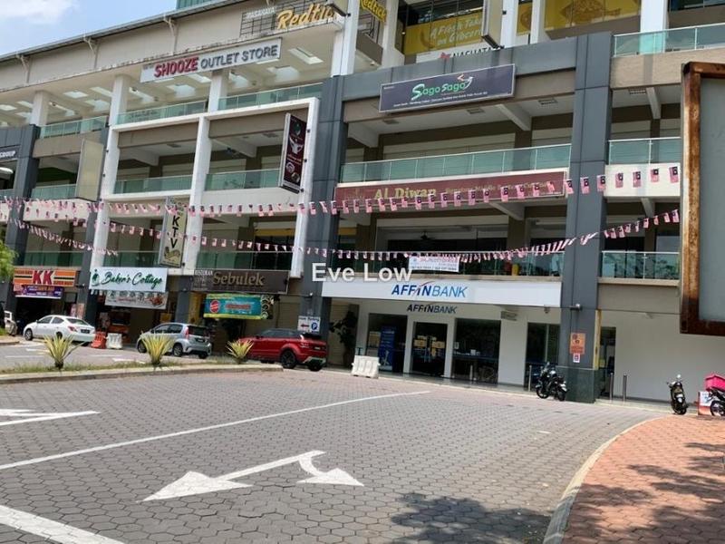 For Rent - Shaftsbury Square Retail Shop