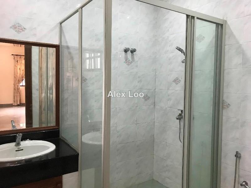 Bungalow House untuk Dijual di Glenmarie Court, Glenmarie oleh Alex Loo - Glenmarie Court Bungalow For Sale - iProperty.com.my