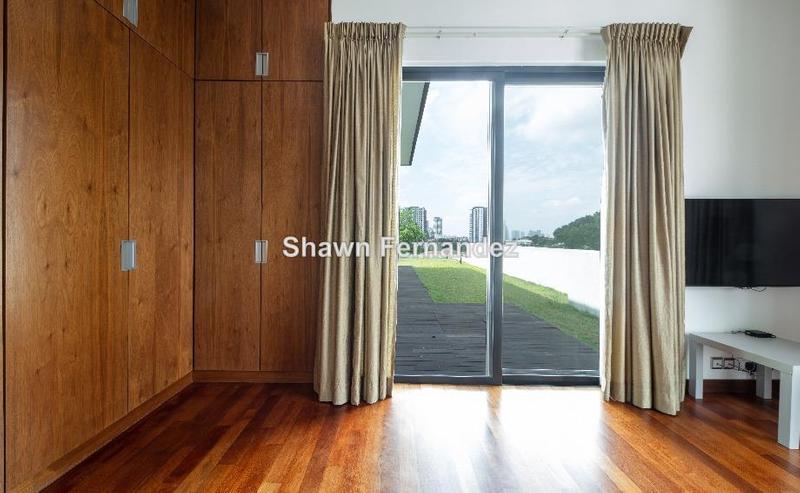 Bedroom with terrace and garden