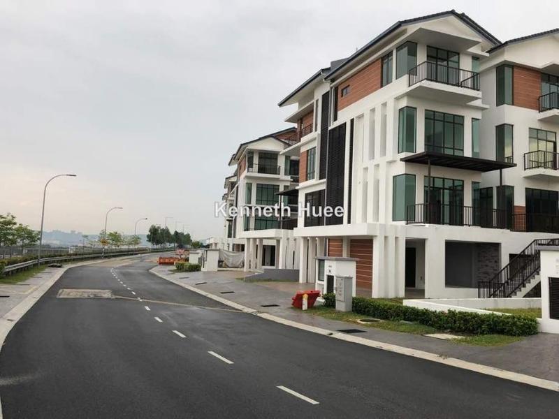 Semi-Detached House untuk Dijual di Putra Heights, Subang Jaya oleh Kenneth Huee - iProperty.com.my