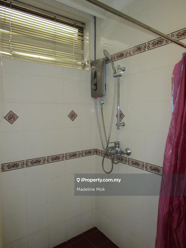 Condominium for Sale in Impian Emas by Madeline Mok - 2nd En suite Bathroom - iProperty.com.my