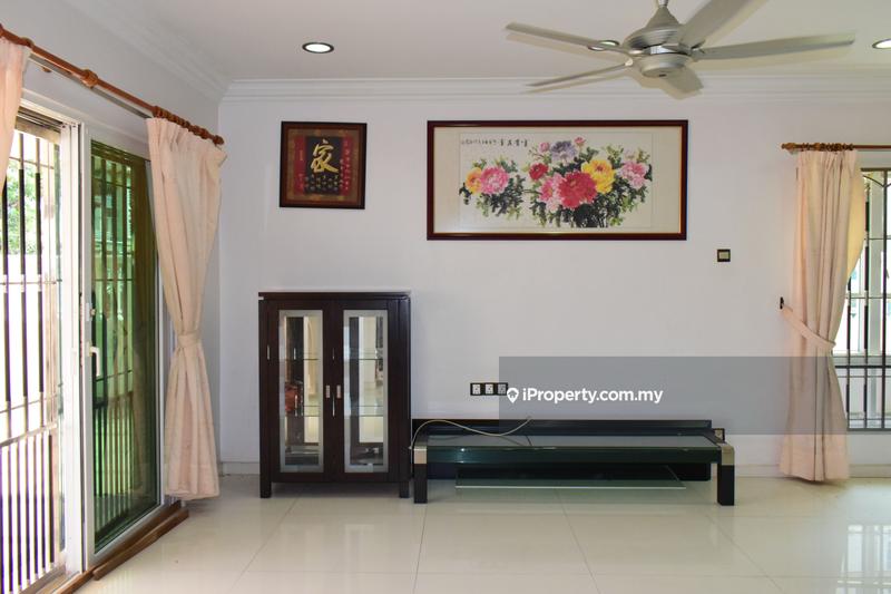 Rumah Berkembar untuk Dijual di Taman Equine, Seri Kembangan oleh Philip Wong - iProperty.com.my