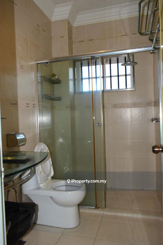 Rumah Berkembar untuk Dijual di Taman Equine, Seri Kembangan oleh Philip Wong - iProperty.com.my