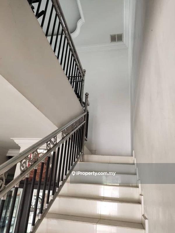 Rumah Berkembar untuk Dijual di Taman Equine, Seri Kembangan oleh Philip Wong - iProperty.com.my