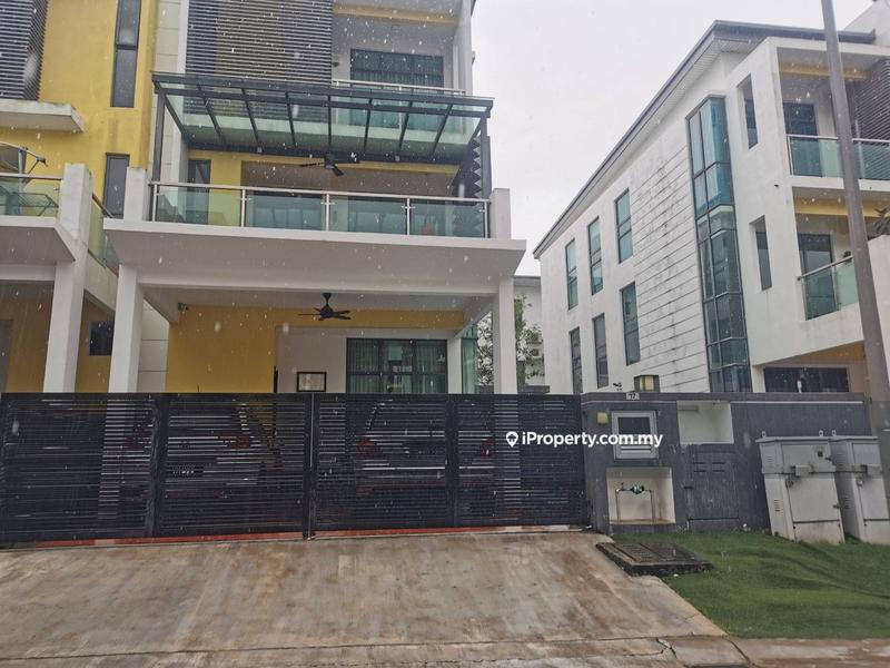 Rumah Berangkai 3 Tingkat untuk Dijual di Ukay Tropika, Jln Ukay Tropika, Ampang oleh Fazli Shahar - iProperty.com.my