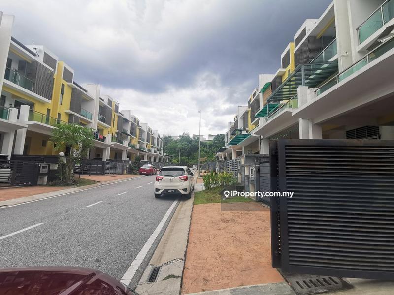 Rumah Berangkai 3 Tingkat untuk Dijual di Ukay Tropika, Jln Ukay Tropika, Ampang oleh Fazli Shahar - iProperty.com.my