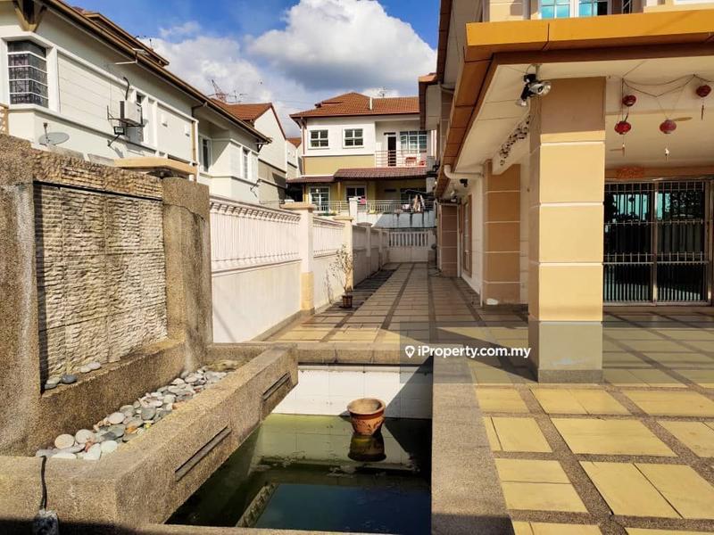 Rumah Berkembar untuk Dijual di Taman Equine, Seri Kembangan oleh Philip Wong - iProperty.com.my