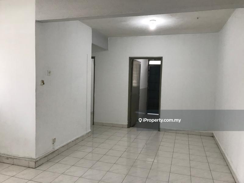 For Sale - Happy Garden Flat