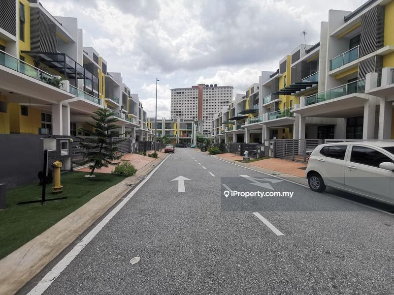 Rumah Berangkai 3 Tingkat untuk Dijual di Ukay Tropika, Jln Ukay Tropika, Ampang oleh Fazli Shahar - iProperty.com.my