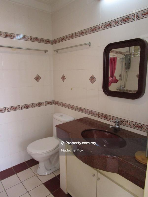 Condominium for Sale in Impian Emas by Madeline Mok - 2nd En suite Bathroom - iProperty.com.my