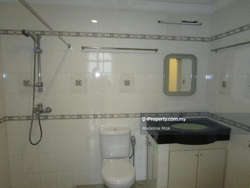 Condominium for Sale in Impian Emas by Madeline Mok - 3rd En suite cum Common Bathroom - iProperty.com.my