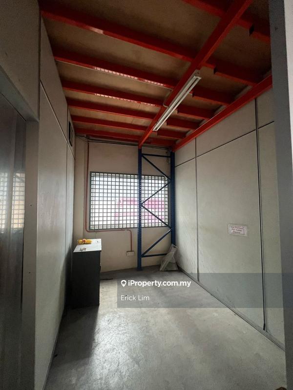 Kilang Teres untuk Dijual di Taman Teknologi Cheng, Cheng oleh Erick Lim - iProperty.com.my