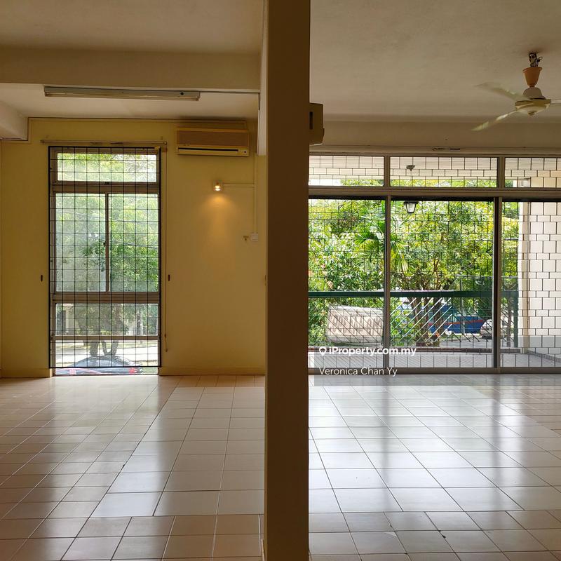 Level 1 -Living room