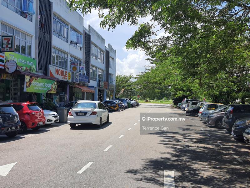 2 SIDED CAR PARKS AT SHOP FRONT