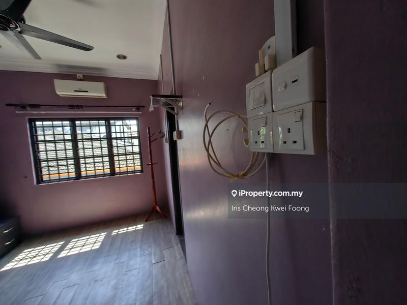 Bungalow House for Sale in z19hj, Ipoh by Iris Cheong Kwei Foong - First floor room - iProperty.com.my