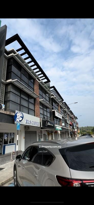 For Sale - 3 storey Rasah Prima Freehold Roi 4%+ Tenanted unit HIghway Tollside