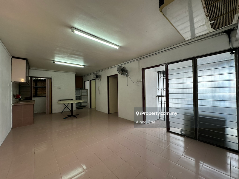 For Rent - Taman Pelangi
