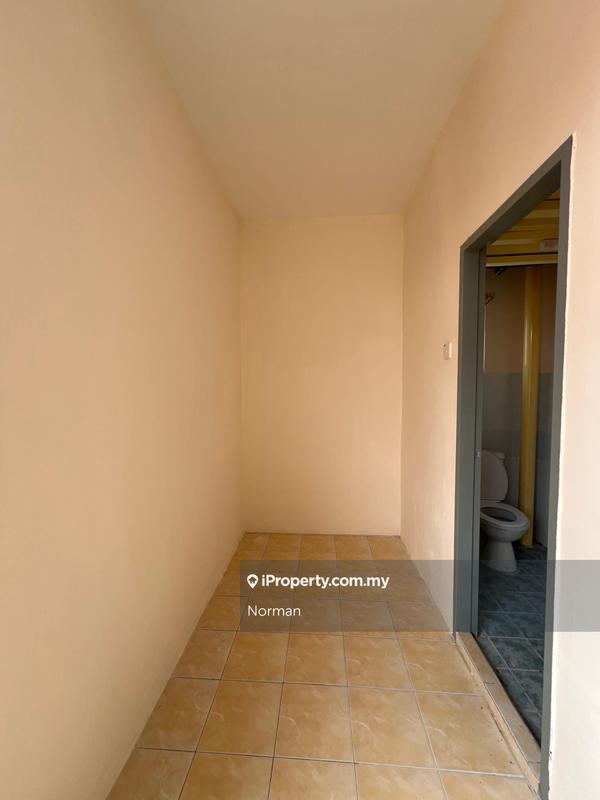 1-storey Terraced House for Sale in [SEREMBAN PUTRA APARTMENT] Full Loan with Cashback, Sikamat by Norman - iProperty.com.my