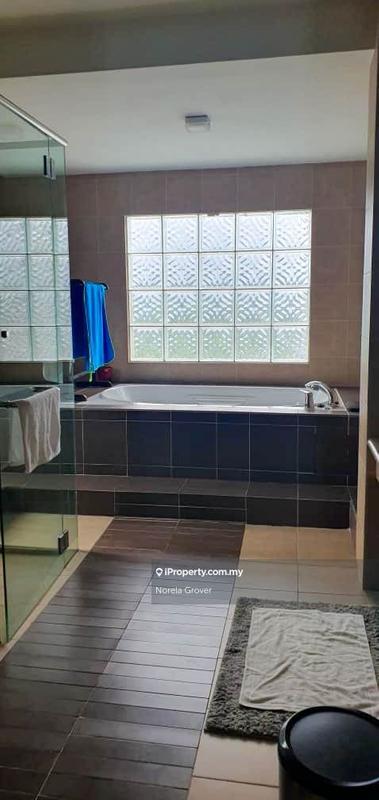 Condominium for Sale in Opal Damansara by Norela Grover - Luxurious master bathroom - iProperty.com.my