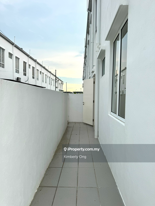 Rumah Berangkai 2 Tingkat untuk Dijual di Bayu Sutera, Bandar Sri Sendayan, Bandar Sri Sendayan oleh Kimberly Ong - iProperty.com.my