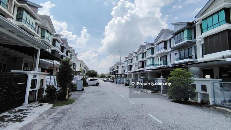 Rumah Berangkai 2.5 Tingkat untuk Dijual di Taman Putra Impiana, Puchong oleh Dave Liang - iProperty.com.my
