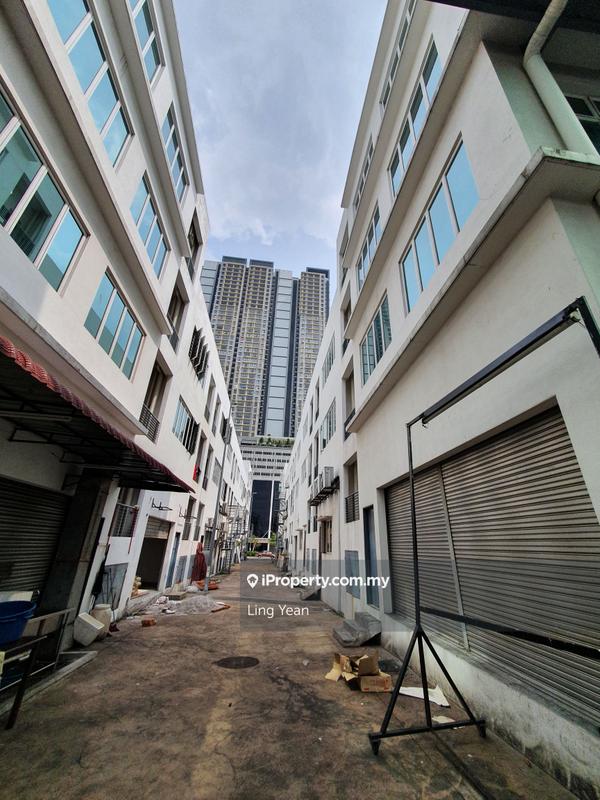 Shop / Office untuk Dijual di Pusat Bandar Putra Permai, Seri Kembangan oleh Ling Yean - iProperty.com.my