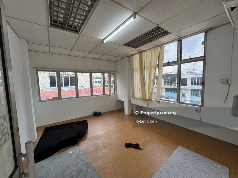 Kilang Berkembar untuk Dijual di Taman Sri Serdang, Seri Kembangan oleh Rylan Chen - iProperty.com.my