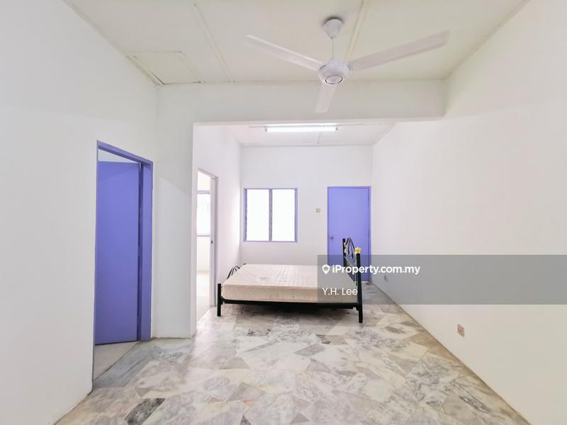 Flat for Sale in Taman Mulia Jaya by Y.H. Lee - Bedroom - iProperty.com.my