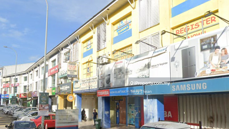 For Sale - 3 Storey Shop @ Sri Permaisuri , Malay Crowd & High Demand Area